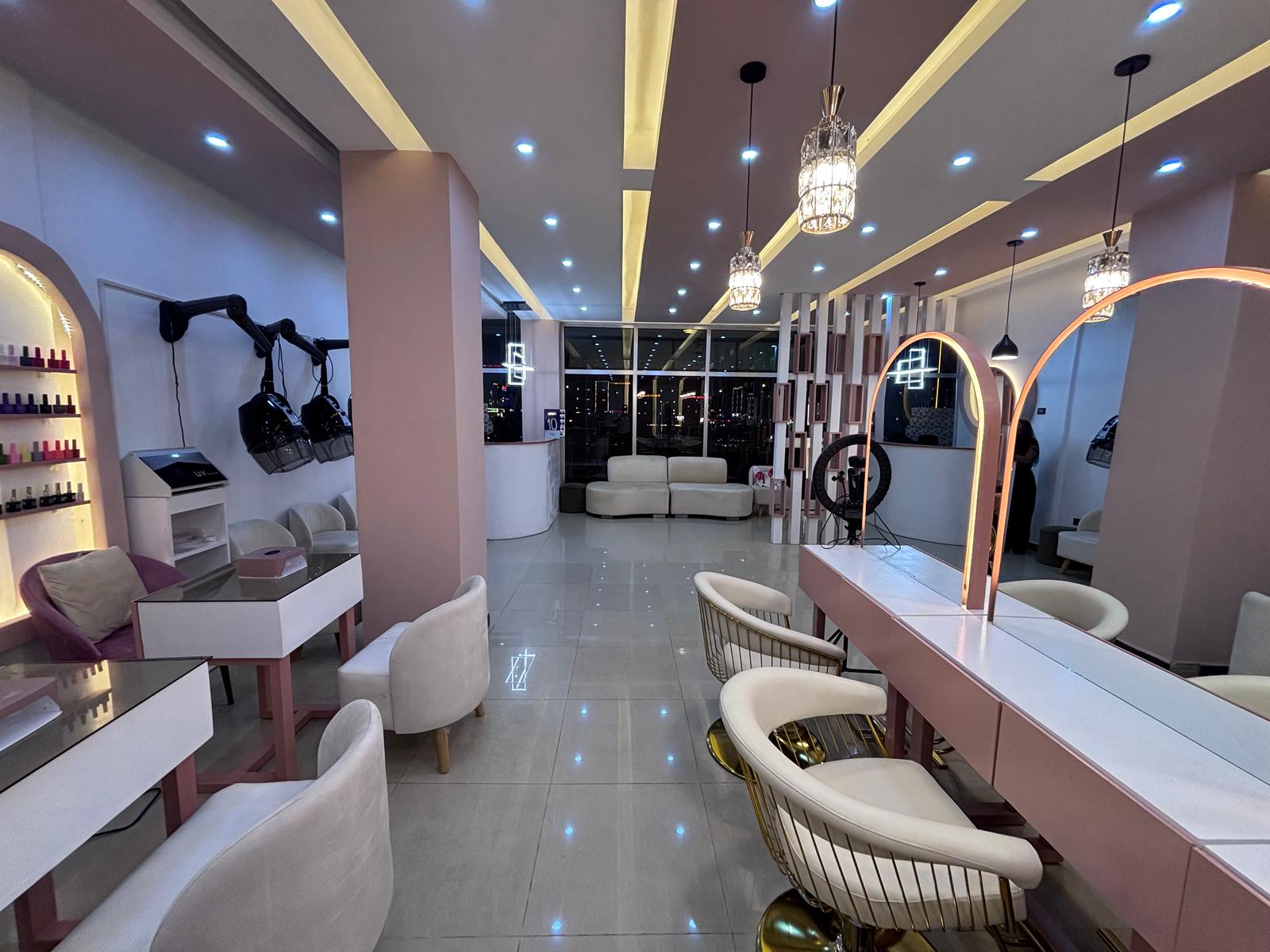 EVANA BEAUTY LOUNGE PLUS+