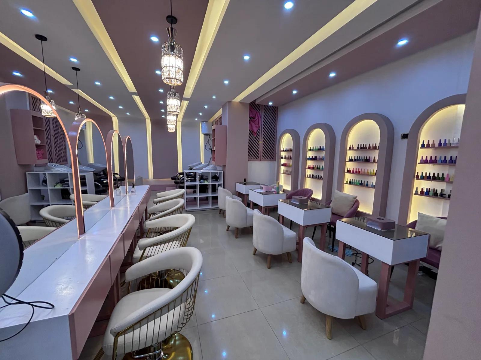 EVANA BEAUTY LOUNGE PLUS+